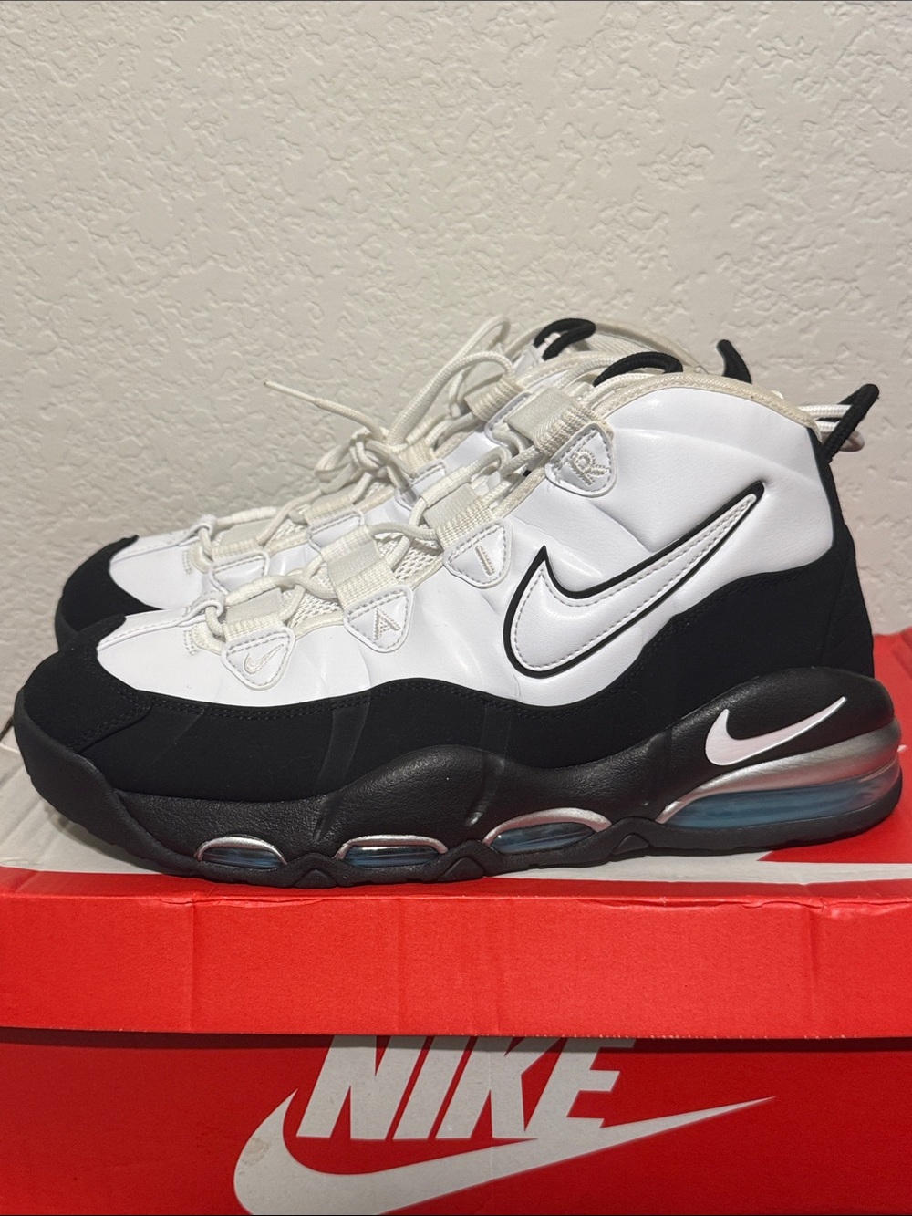Nike uptenpo 95 Men’s White and Black Air Max Sneakers